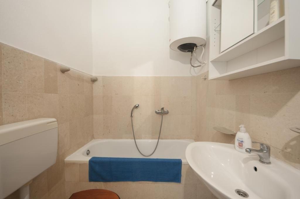Apartments Kalajzic プチシャ 部屋 写真