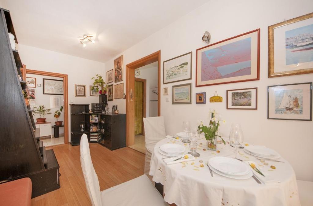 Apartments Kalajzic プチシャ 部屋 写真